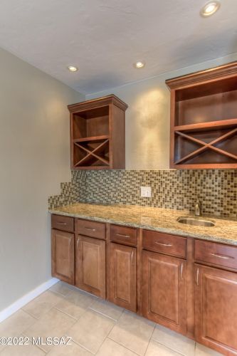 6840 Baker St, Tucson AZ  85710-2229 exterior