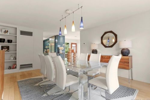 10 Hockanum Rd, Westport CT 06880-2121 exterior