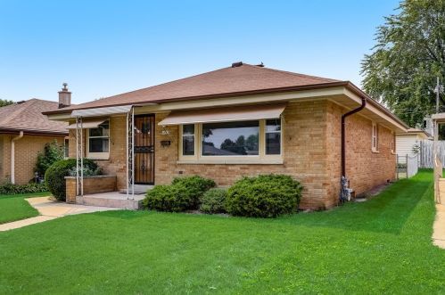 4645 79th St, Milwaukee, WI 53218-4648