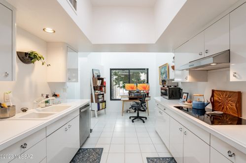 5221 1st Ave, Tucson AZ  85718-4701 exterior