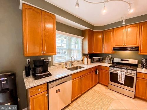 5817 Appleford Dr, Alexandria VA  22315-5625 exterior