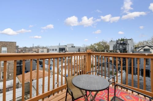 2033 Iowa St, Chicago IL  60622-4958 exterior