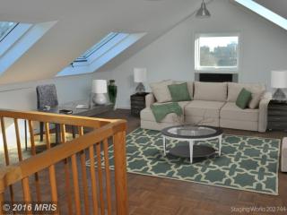 4309 Torchlight Cir, Bethesda MD  20816-1846 exterior