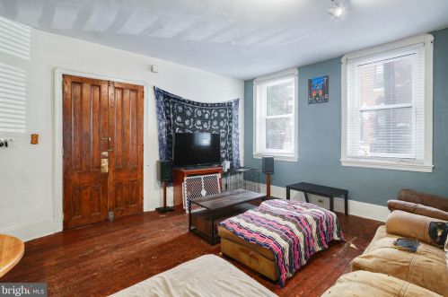 920 4 St, Philadelphia PA 19147-4104 exterior