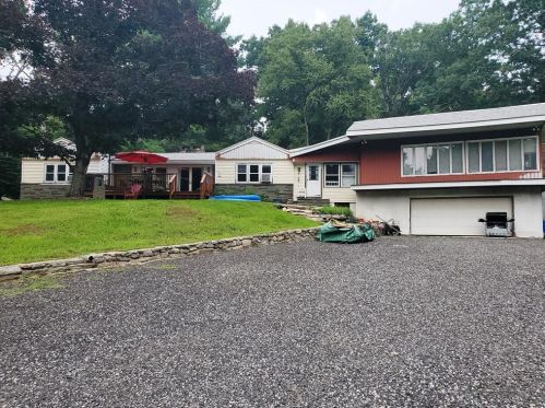 98 Belfield Dr, Providence, RI 02919-1802