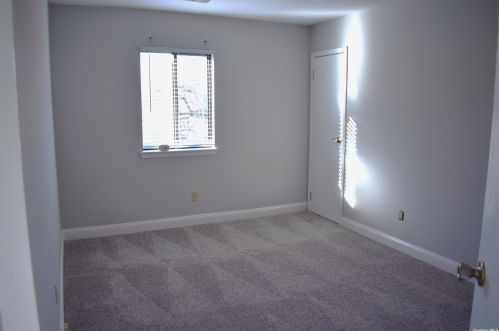 196 Scarlett Dr, Commack NY 11725-4636 exterior