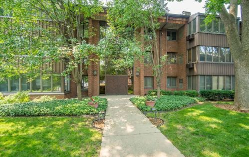 1219 Jackson St, Milwaukee WI  53202-2654 exterior