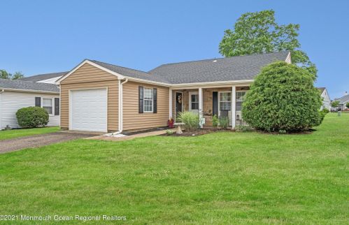 8 Leighton Ln, Lakehurst NJ  08759-6711 exterior