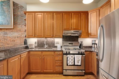 606 2nd St, Philadelphia PA 19133-3303 exterior