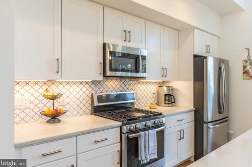 2123 Cumberland St, Philadelphia PA 19125-1718 exterior