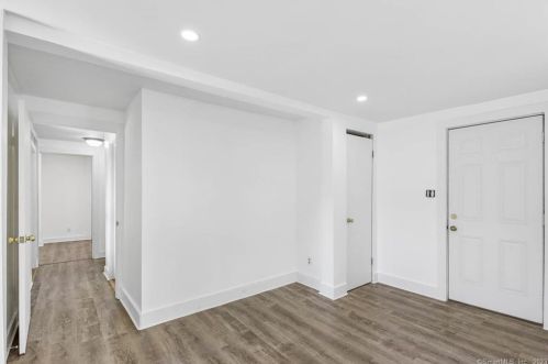 37 Commerce Ave, Killingly CT 06239-2804 exterior