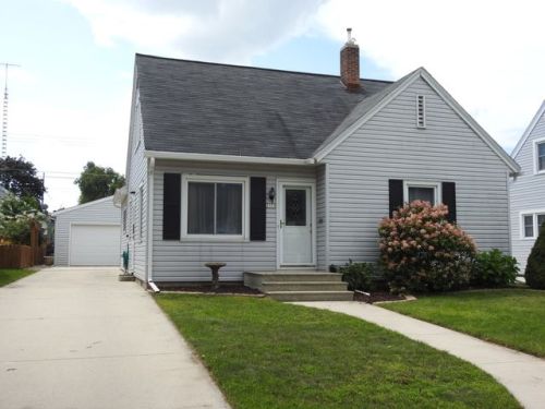 2113 Fairmont St, Manitowoc, WI 54220-2522