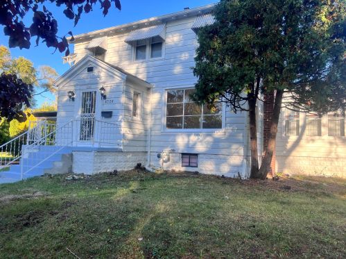 4326 37th St, Milwaukee, WI 53221-2010