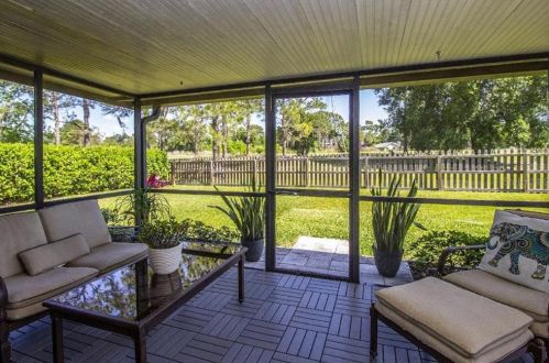 16155 Gardendale Dr, Tampa FL 33624-1132 exterior