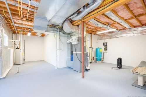 1051 Mtn Rd, Torrington CT 06790-2709 exterior