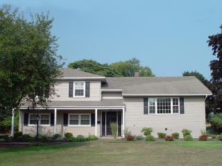 817 Lynwood St, Raritan, NJ 08869-1332