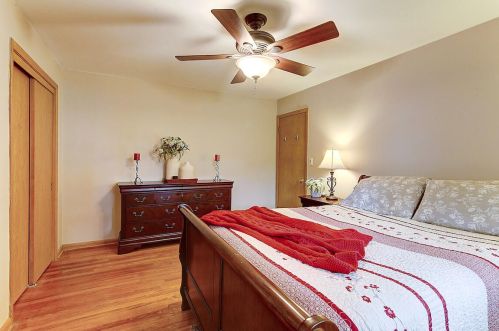 6038 Ironwood Ln, Milwaukee WI 53217-4423 exterior