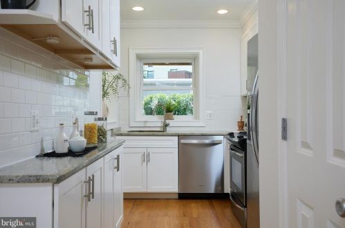 221 E St, Washington DC  20002-7700 exterior