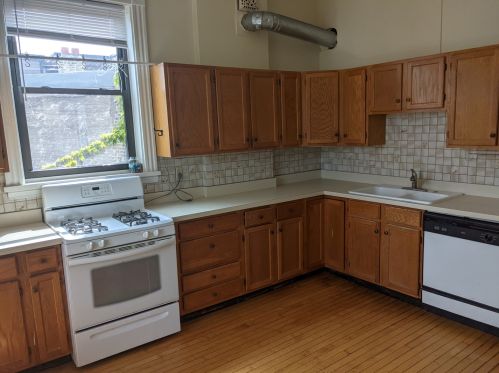 3345 Seminary Ave, Chicago, IL 60657-2220