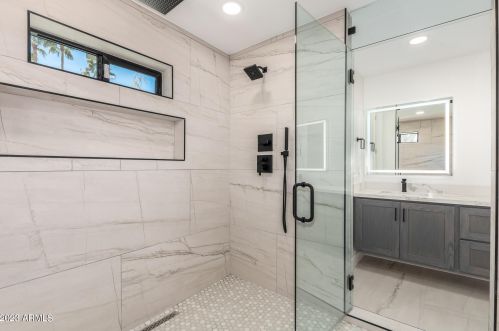 6111 31st Pl, Phoenix AZ  85016-2303 exterior