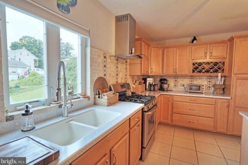 114 Chestnut St, Slatington PA 18080-1512 exterior