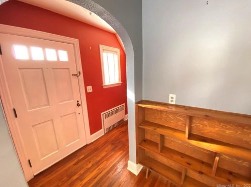 21 Pleasant St, Windsor Locks CT 06096-1439 exterior