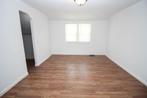 188 Michigan Ave, Three Rivers MI 49093-1126 exterior