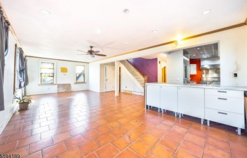 85 Lawrence Ave, Town Center NJ  07052-3707 exterior