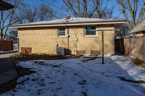 1336 87 St, Milwaukee WI 53214-4358 exterior