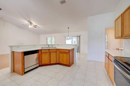 2098 Pruitt St, Fort Pierce FL 34953-5732 exterior