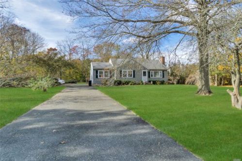 1488 Locust Ave, Bohemia NY  11716-2144 exterior