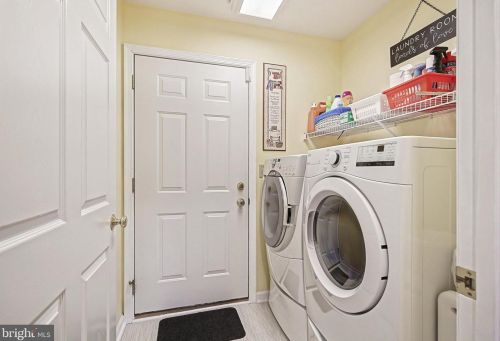 409 Chapelwood Dr, Hanover PA  17331-5232 exterior