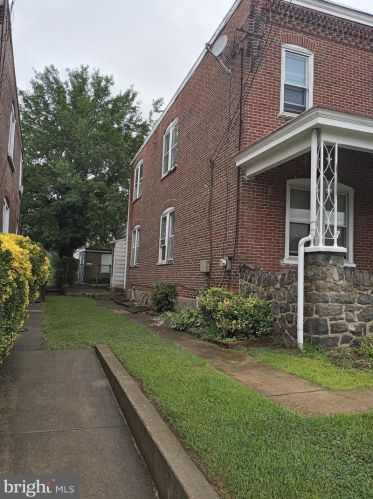 2824 10th St, Chester, PA 19013-1605