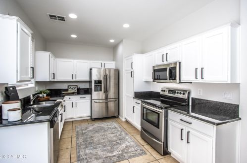 5428 Chisum Trl, Phoenix, AZ 85083-6358