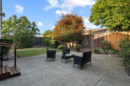 1240 Moonlight Way, Milpitas CA 95035-6227 exterior