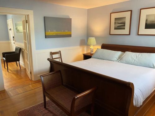 205 Spg St, Middletown RI 02840-6804 exterior