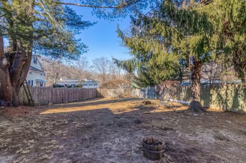 53 Main St, Deep River CT 06417-1804 exterior