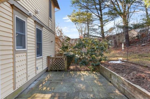 17 Blue Mtn Rdg, Norwalk CT 06851-2901 exterior