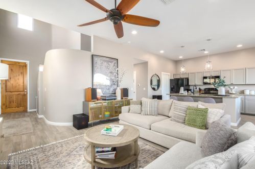 8772 Perry Park Cir, Tucson AZ 85730-1302 exterior