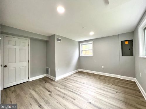 5910 Brookview Dr, Alexandria VA 22310-1819 exterior