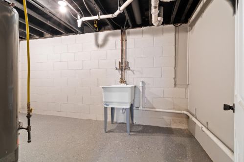 2812 8th St, Milwaukee WI 53215-3933 exterior