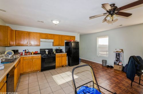 7910 Greenwood Ave, Chicago IL 60619-3318 exterior