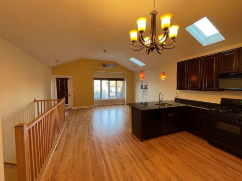 2415 Harrison St, Chicago, IL 60612-3524