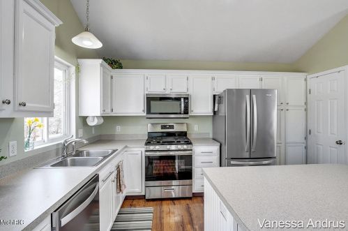 14956 Treevalley Dr, Cedar Springs MI 49319-8146 exterior