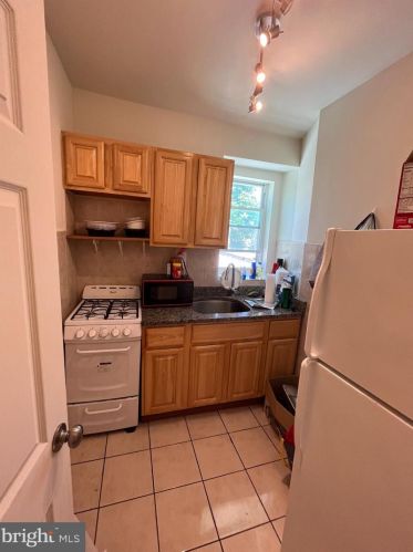 1628 52 St, Philadelphia PA 19143-5010 exterior