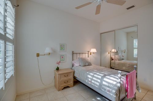 320 Bentley Cir, Fort Pierce FL 34986-2475 exterior