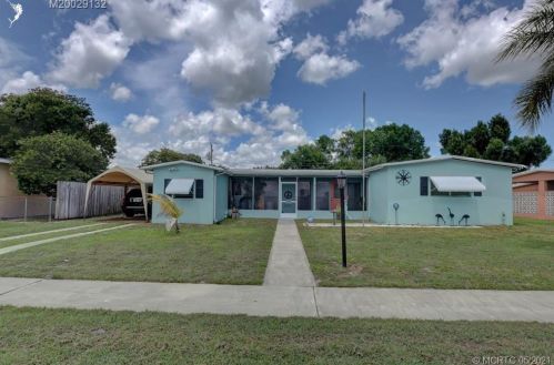 135 Serenata Ct, Fort Pierce, FL 34983-2136