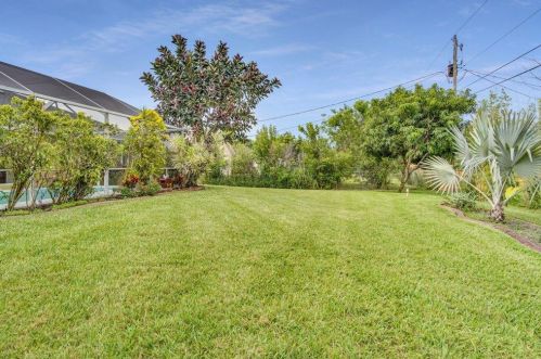 241 Dalton Cir, Fort Pierce FL 34953-5846 exterior