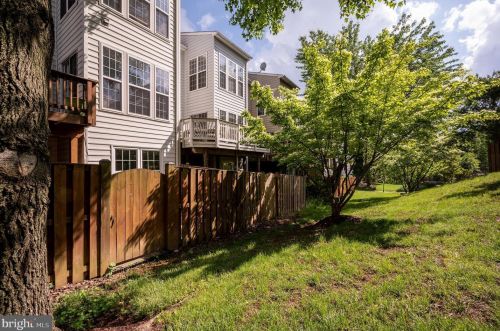 6408 Hawk Vw Ln, Alexandria VA 22312-3985 exterior