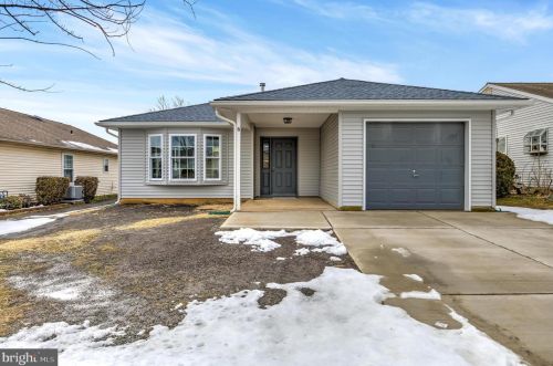 6 Cottage Ln, Columbus, NJ 08022-1044